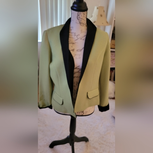Ladies Green and black jacket - Picture 1 of 2